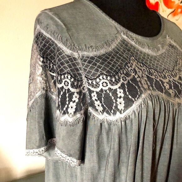 POL Front Lace, Flowy Gray Short Sleeve Small - Picture 2 of 8